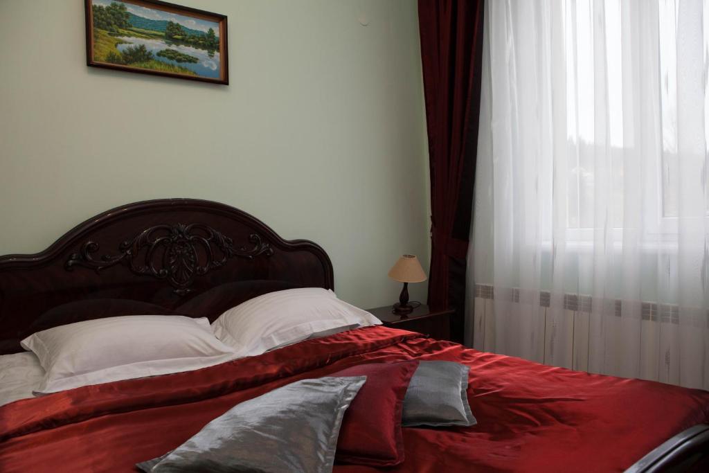 Ялинка Готель Vyshkiv Room photo