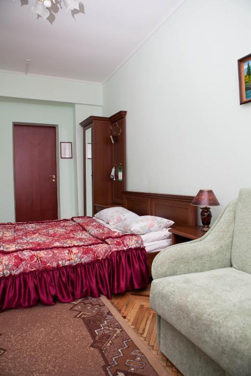 Ялинка Готель Vyshkiv Room photo