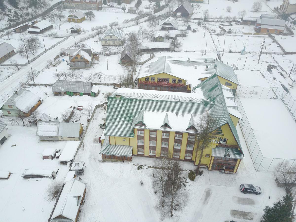 Ялинка Готель Vyshkiv Exterior photo